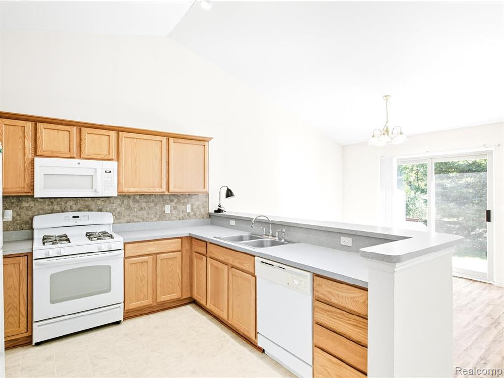 592 Snowbird Circle E, St. Clair, MI 48079 — Photo 12