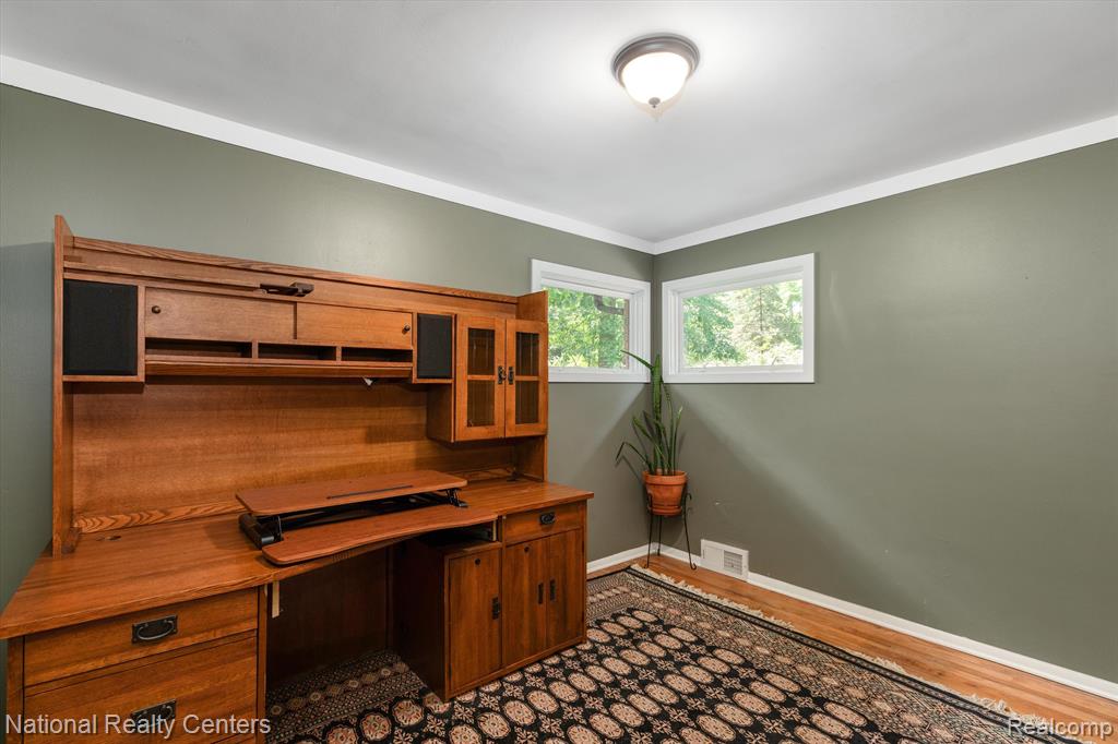 4211 WOODMONT Drive, Waterford, MI 48329 — Photo 13