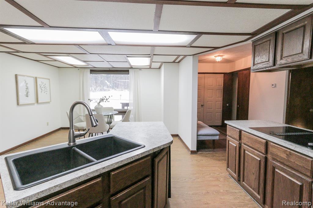 421 BONNIE Circle, Howell, MI 48843 — Photo 11