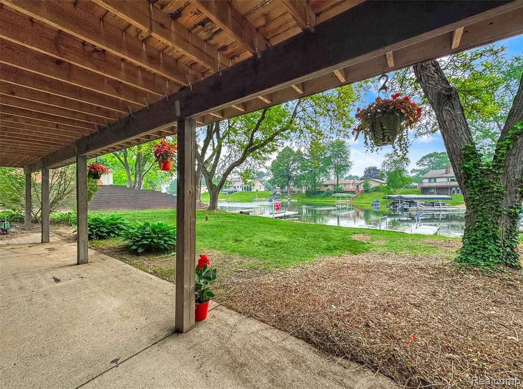 3978 CHANDA, Highland, MI 48356 — Photo 47