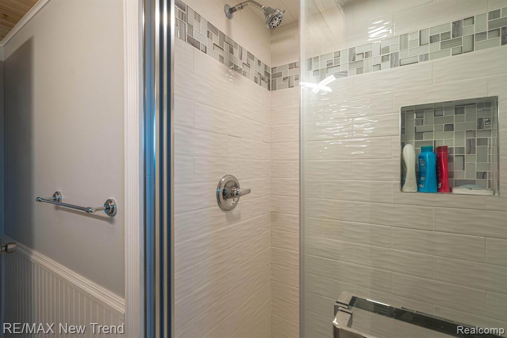 6768 HATCHERY Road, Waterford, MI 48327 — Photo 54
