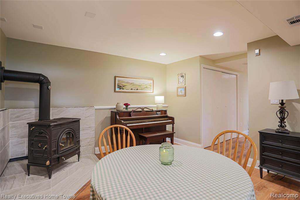 2687 Los Angeles Drive, Wolverine Lake, MI 48390 — Photo 44
