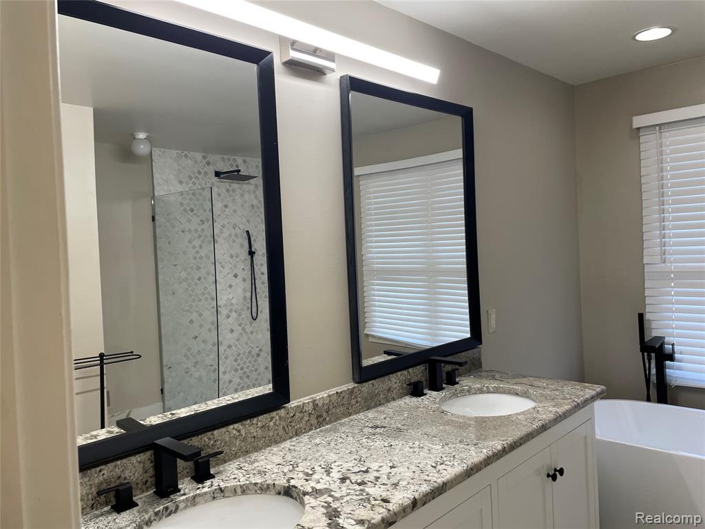 4765 Woodbine Circle S, West Bloomfield, MI 48323 — Photo 20