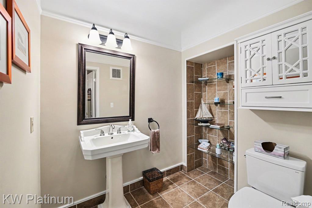 9577 Dixie Highway, Ira, MI — Photo 18