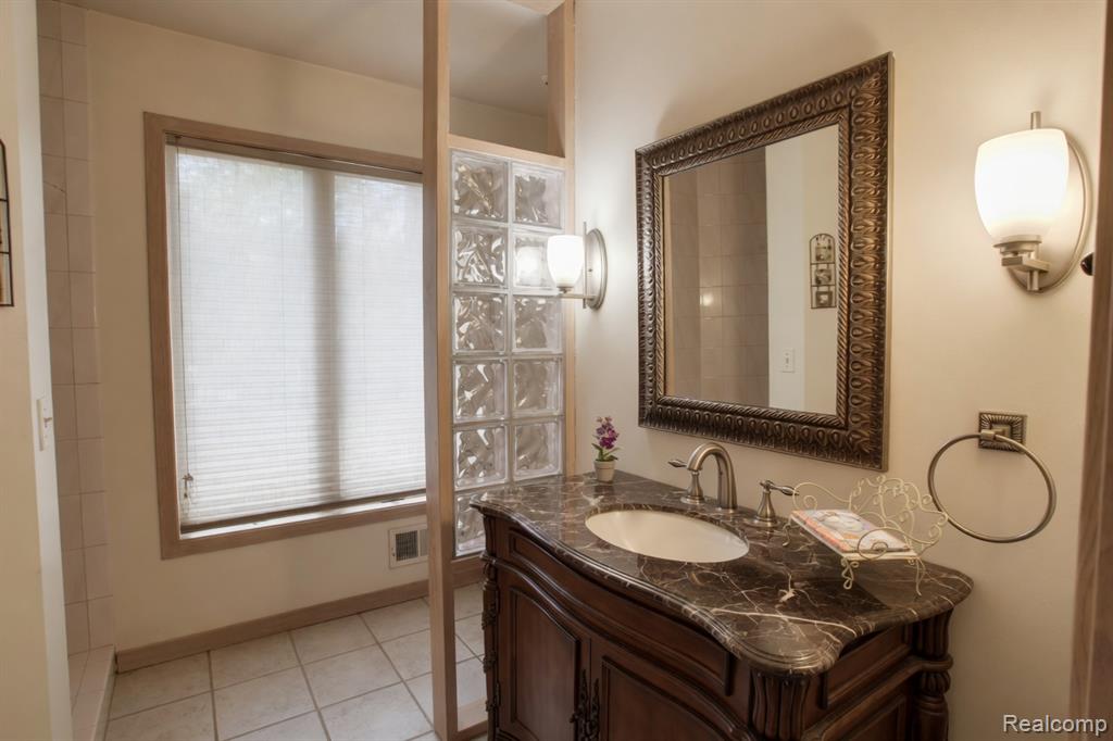 1305 Kings Pointe Road, Grand Blanc, MI 48439 — Photo 22