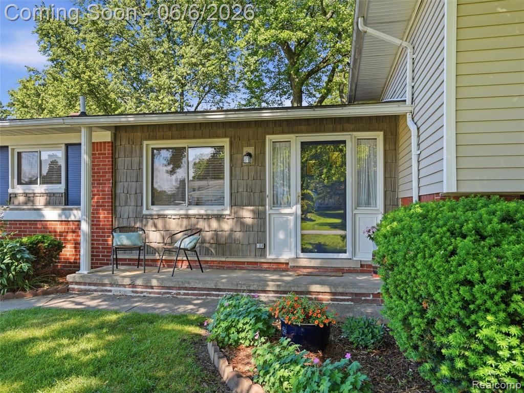 6623 Pine Eagle Lane, West Bloomfield, MI — Photo 3