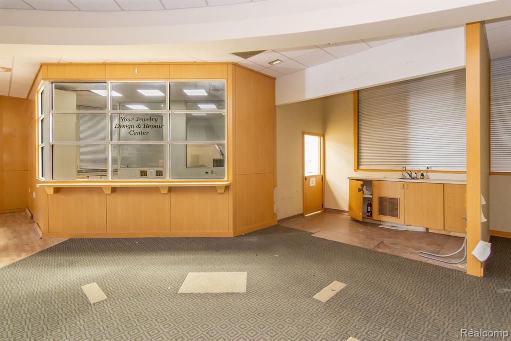 451 W 14 MILE Road, Madison Heights, MI 48071 — Photo 11
