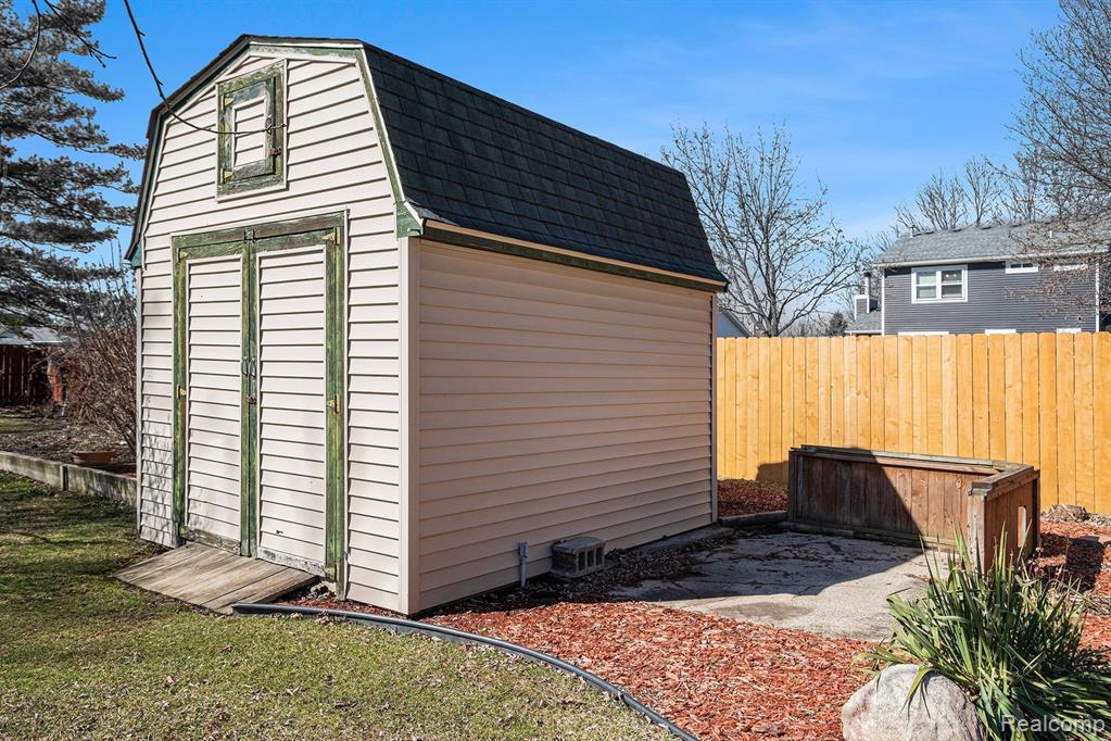 6063 E MAPLE Avenue, Grand Blanc, MI 48439 — Photo 24