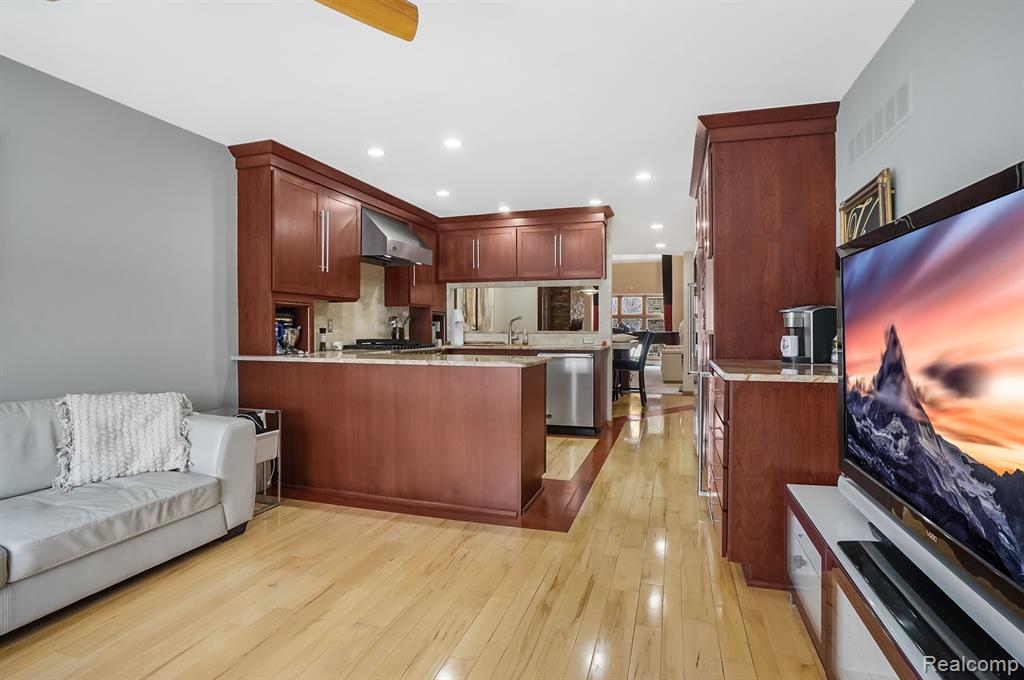 14922 STONEY BROOK Drive W, Shelby, MI 48315 — Photo 16