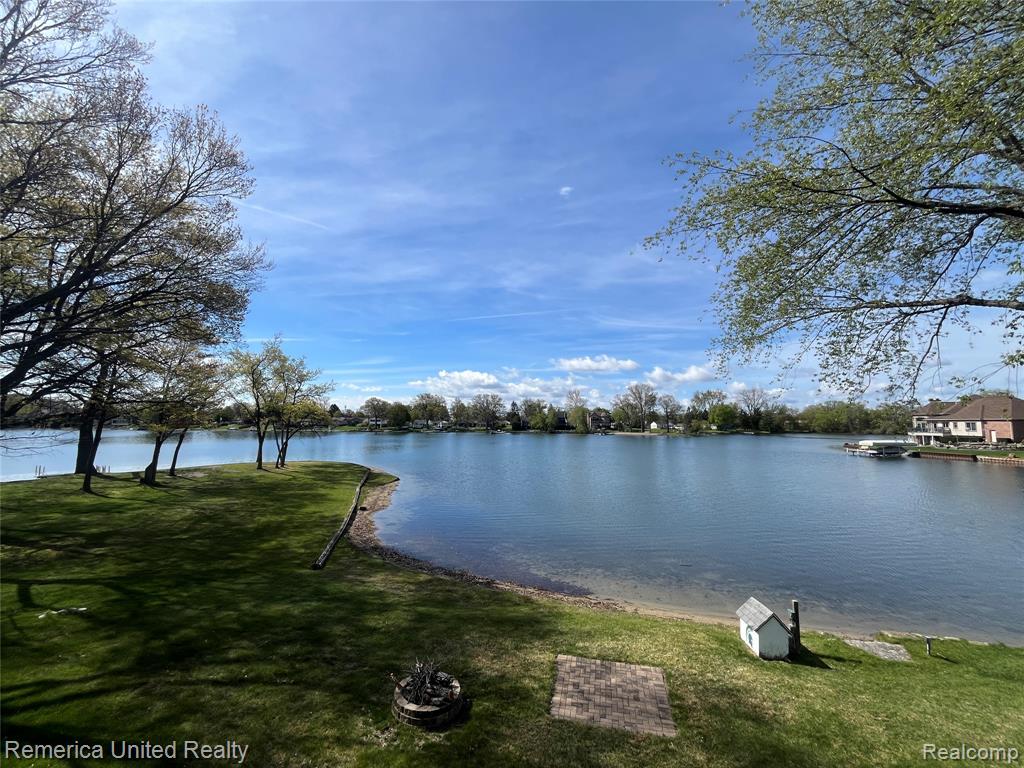 4533 Horseshoe Drive, Waterford, MI 48328 — Photo 3
