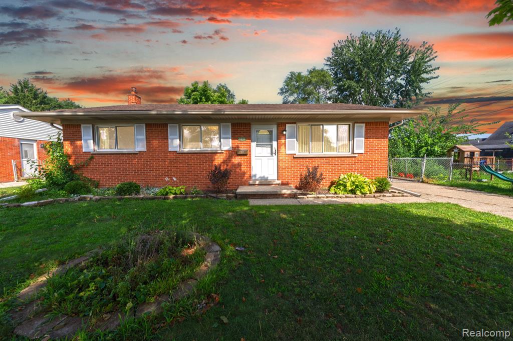 8862 OPORTO Street, Livonia, MI 48150 — Photo 28