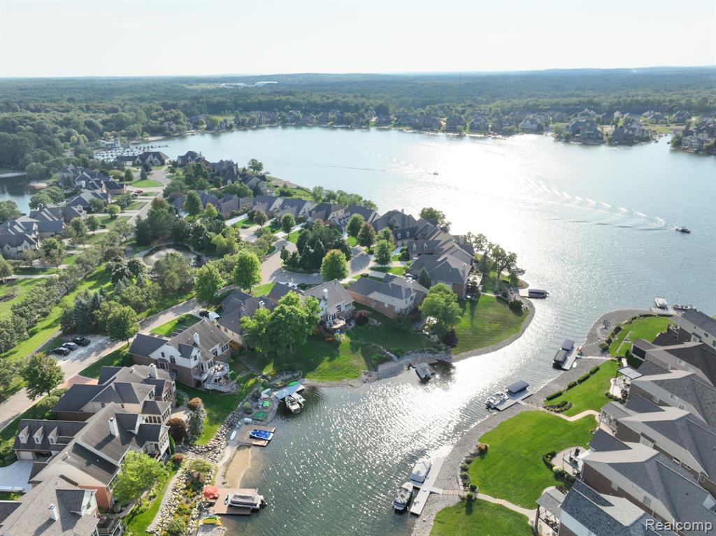 10769 CLIFFVIEW Drive, South Lyon, MI 48178 — Photo 68