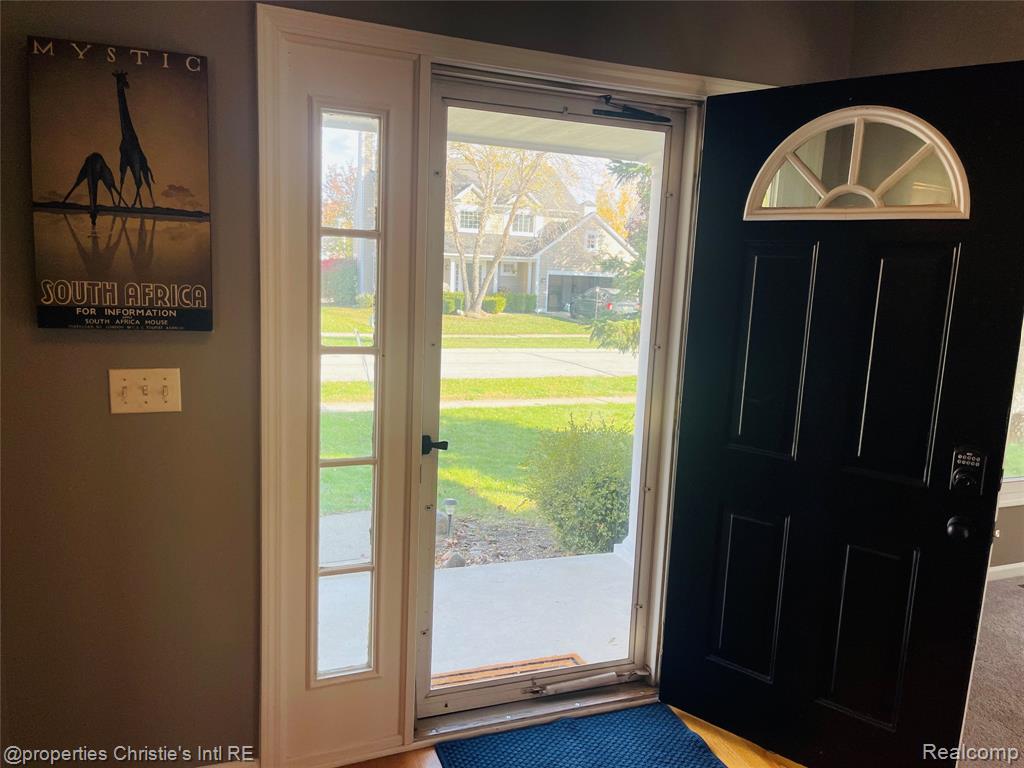 852 Linden Way, Auburn Hills, MI 48326 — Photo 11