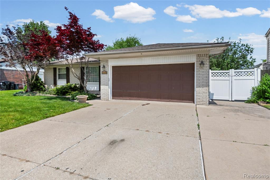 22356 Woodstock Court, Woodhaven, MI 48183 — Photo 4