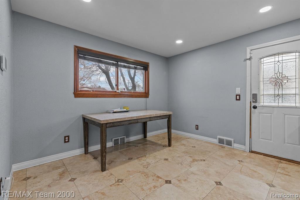 6751 N CHARLESWORTH Street, Dearborn Heights, MI 48127 — Photo 10