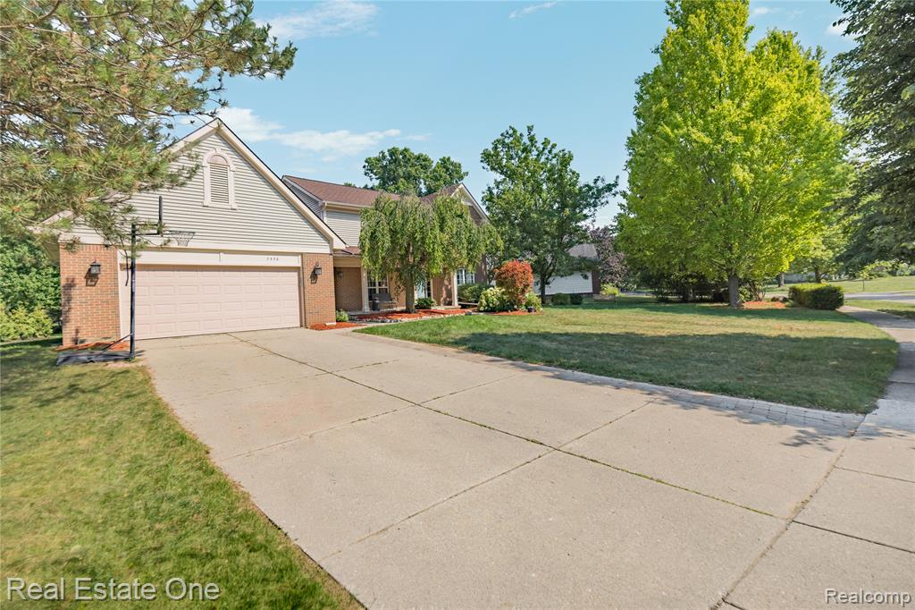 7570 Greenway Lane, West Bloomfield, MI 48324 — Photo 66