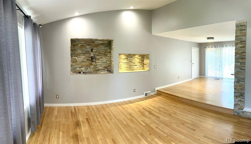 8488 ROBINWOOD Circle, Shelby Twp, MI 48317 — Photo 4