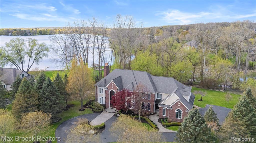 398 Shrewsbury Drive, Clarkston, MI 48348 — Photo 2