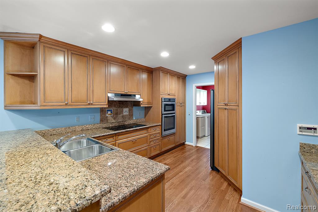2401 HICKORY GLEN Drive, Bloomfield Hills, MI 48304 — Photo 8