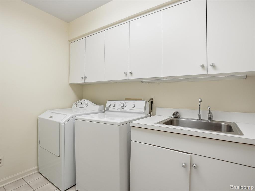 426 Oak Run Court, Royal Oak, MI 48073 — Photo 23