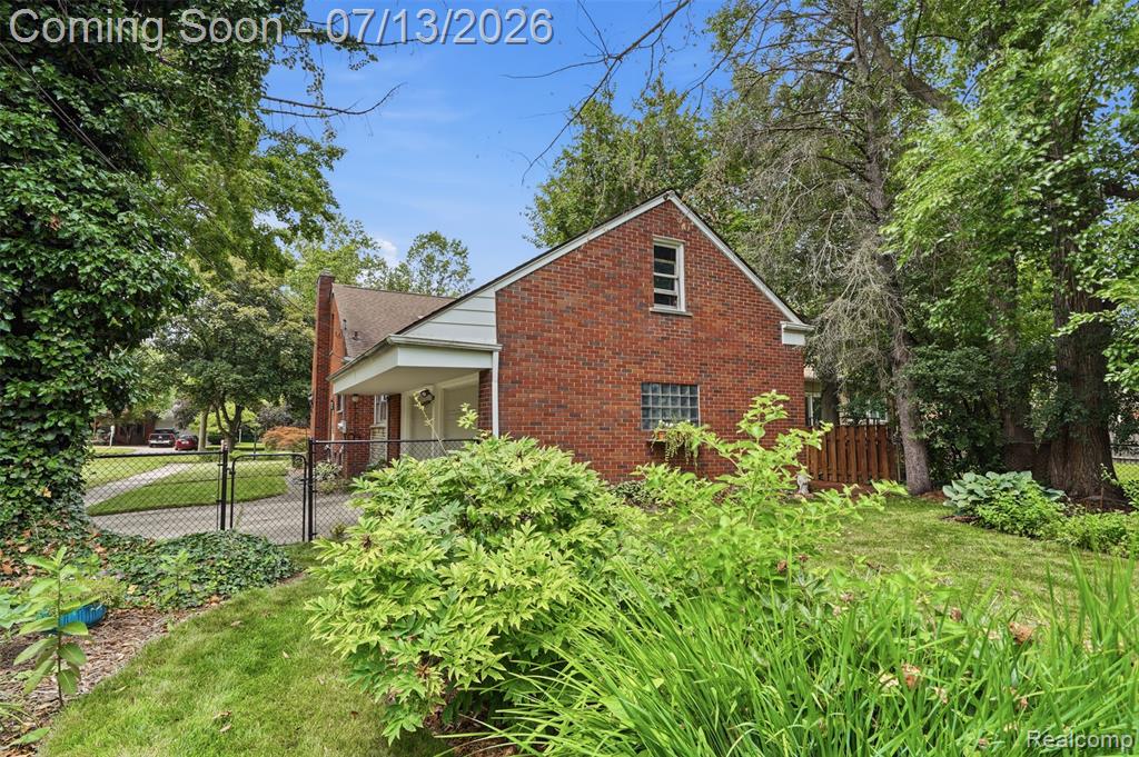 27704 California Drive NW, Lathrup Village, MI 48076 — Photo 33