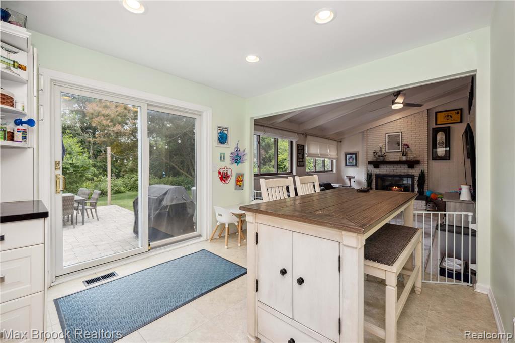 6247 Carpathian Court, West Bloomfield, MI 48324 — Photo 10
