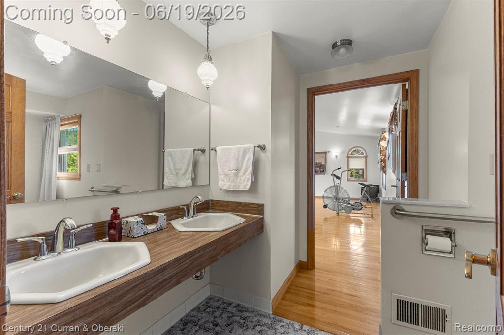 23312 E Fairway Drive, Trenton, MI 48183 — Photo 32