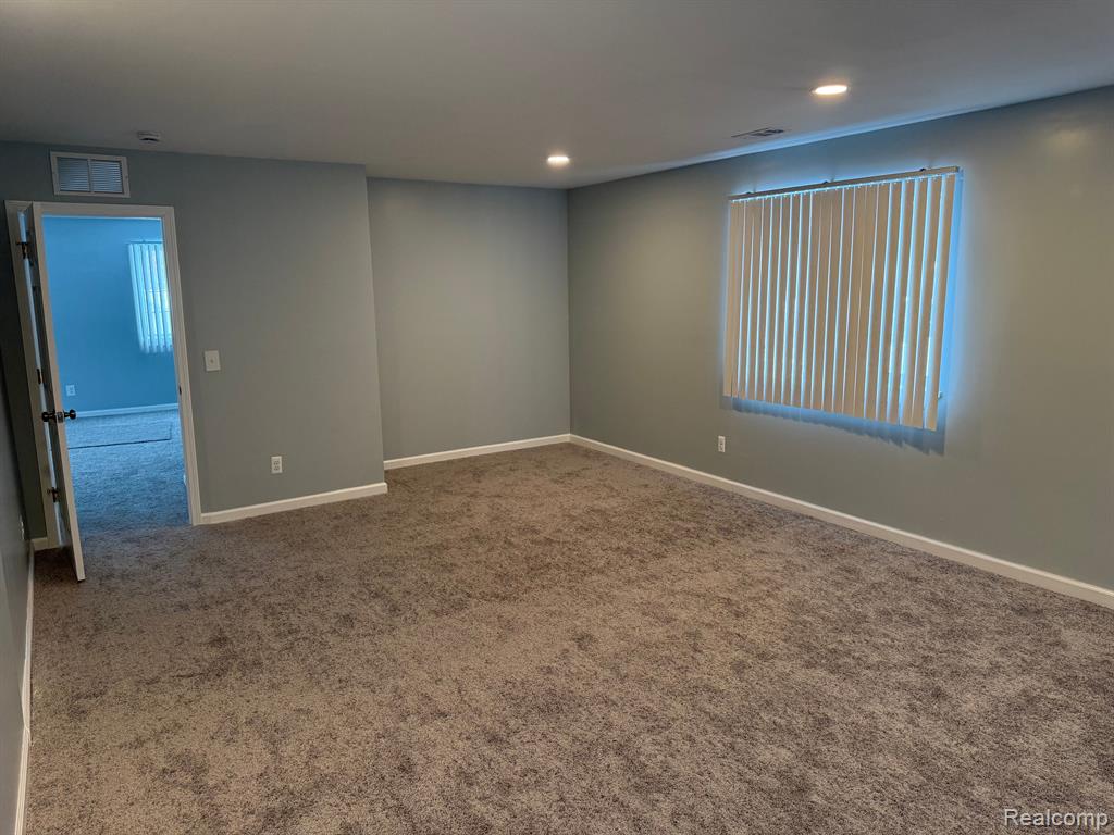 5733 CRESCENT Road, Waterford, MI 48327 — Photo 19