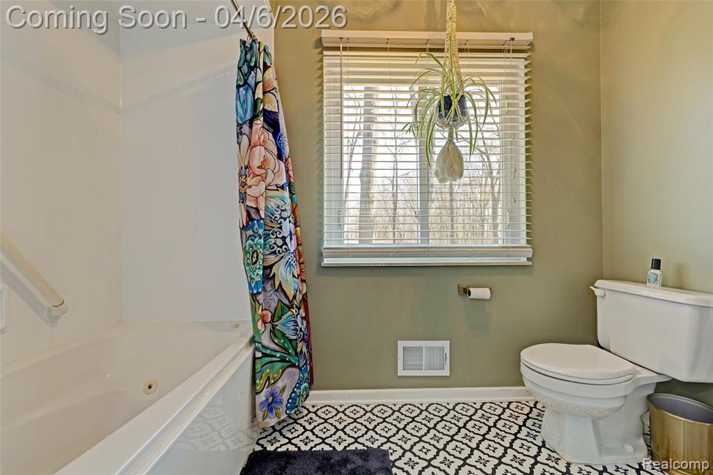 6332 Laura Lane, Flint, MI 48507 — Photo 17