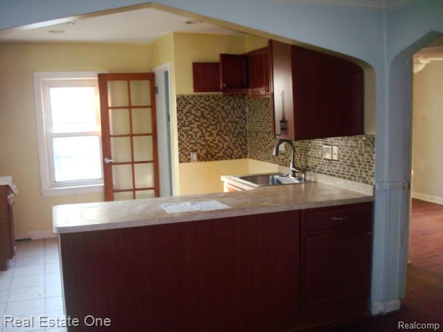 8405 Jackson Avenue, Warren, MI 48089 — Photo 4