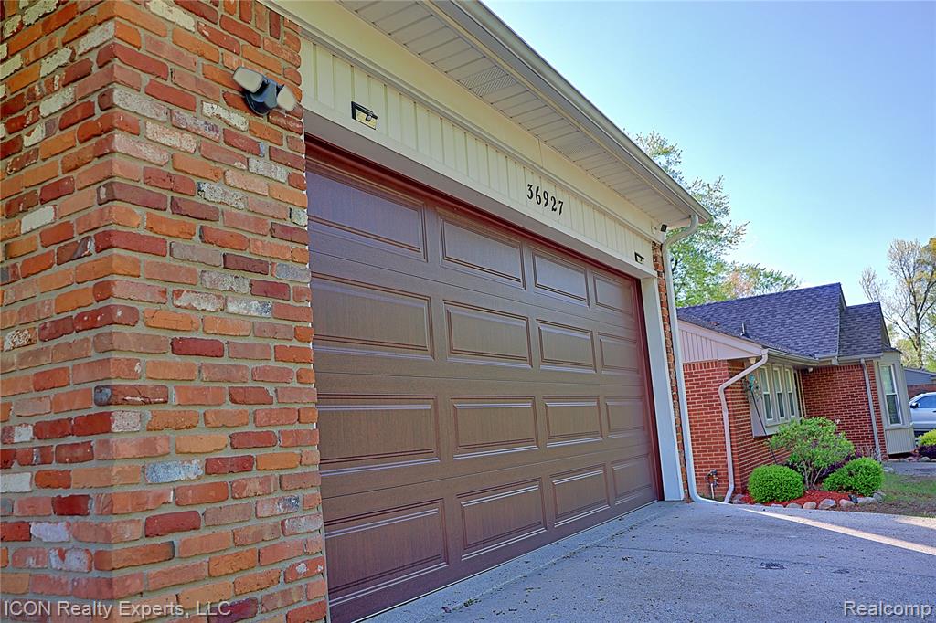 36927 Heatherton Drive, Farmington, MI 48335 — Photo 2