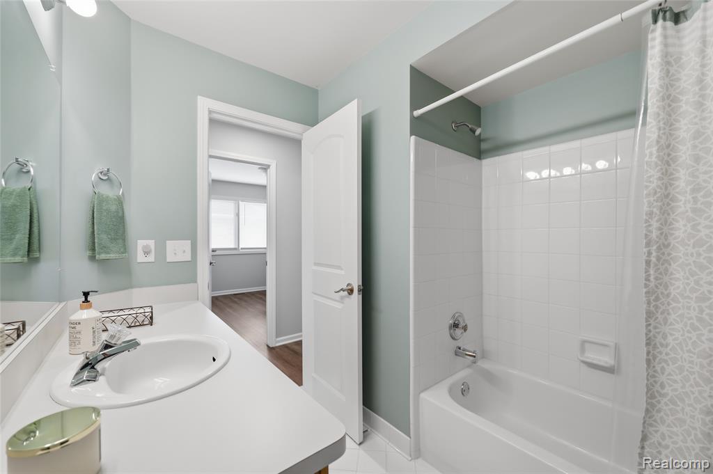 48274 Beacon Square Drive, Macomb, MI 48044 — Photo 33
