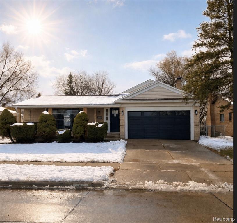 931 View Pointe Drive, Middleville, MI, 49333