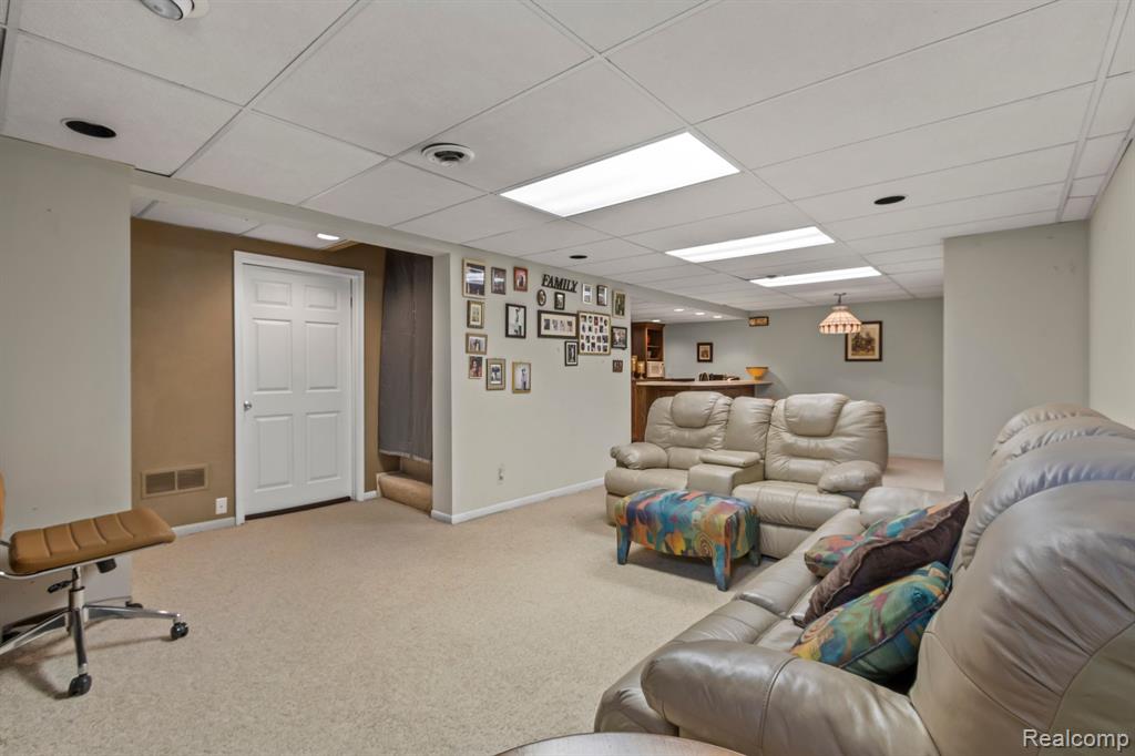 1696 S HILL Boulevard, Bloomfield Hills, MI 48304 — Photo 21