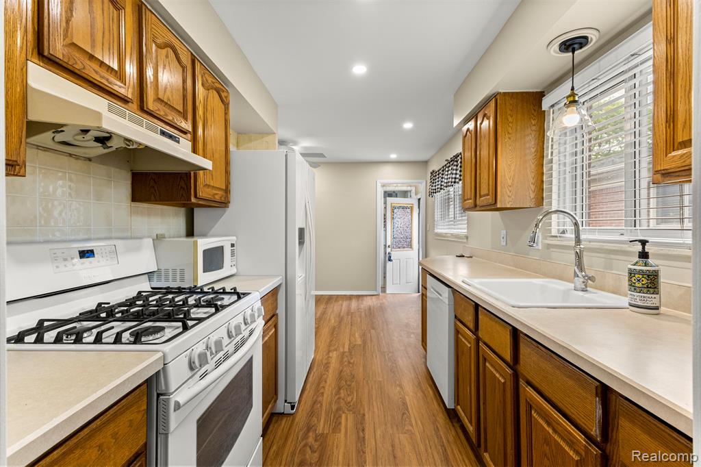 7420 COLONIAL Street, Dearborn Heights, MI 48127 — Photo 12