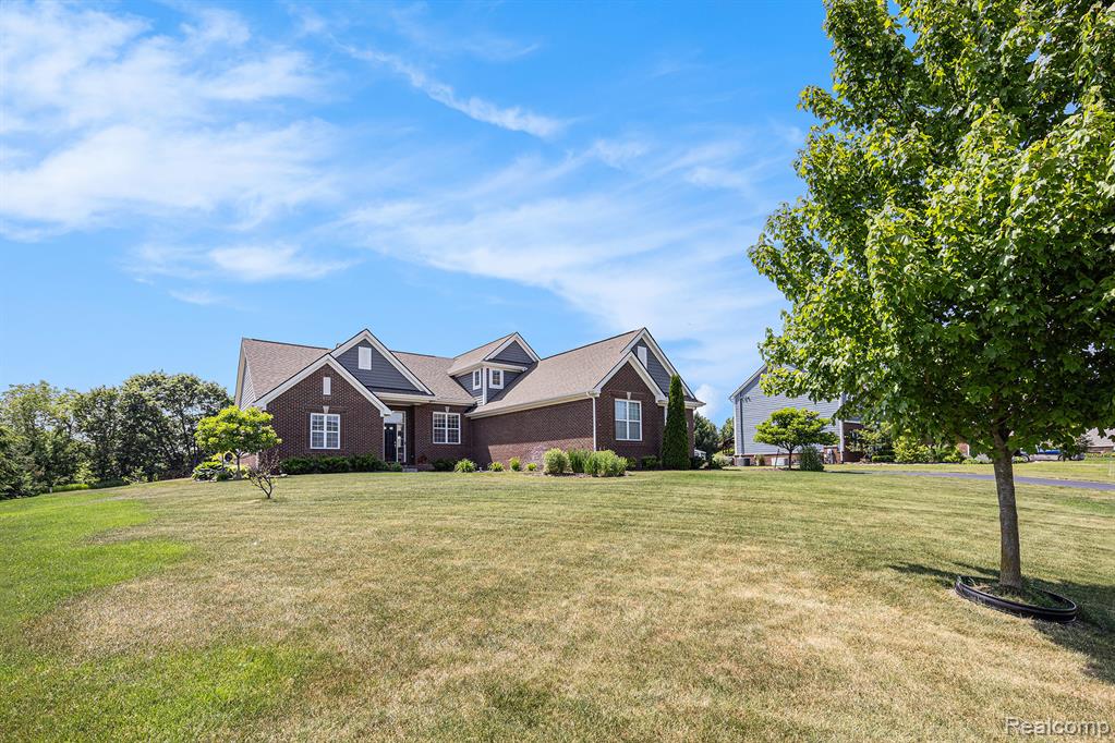 8269 Meadowridge, Clarkston, MI 48348 — Photo 2