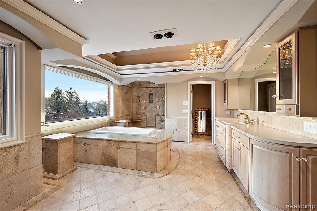5744 Lochmoor Court, Rochester, MI 48306 — Photo 33