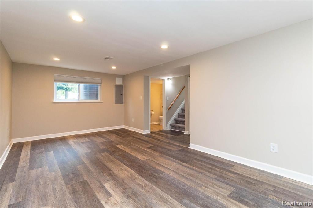 915 HARTSOUGH Court, Plymouth, MI 48170 — Photo 16