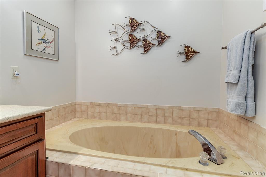 37779 SIENA Drive, Farmington Hills, MI 48331 — Photo 36