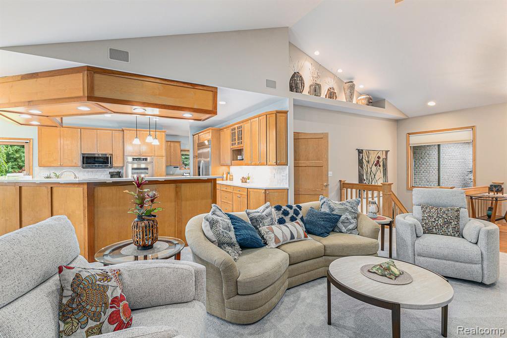 4301 Rolling Acres Drive, Hartland, MI 48353 — Photo 10