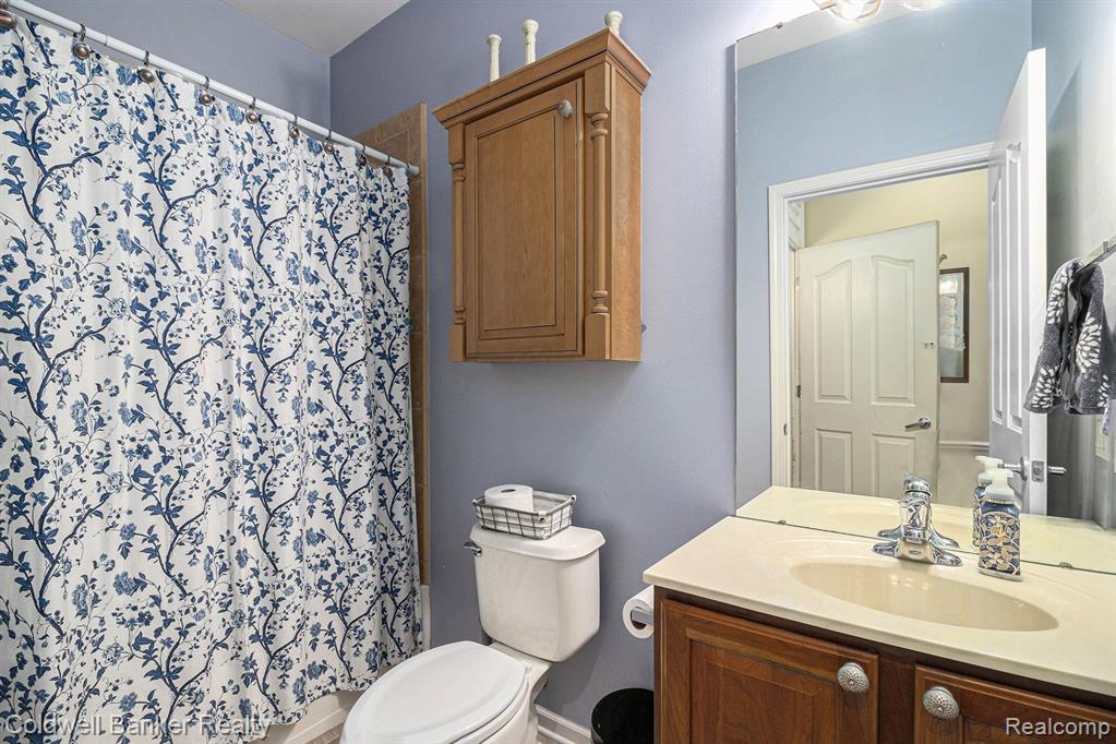 48520 Antique, Canton, MI 48187 — Photo 23