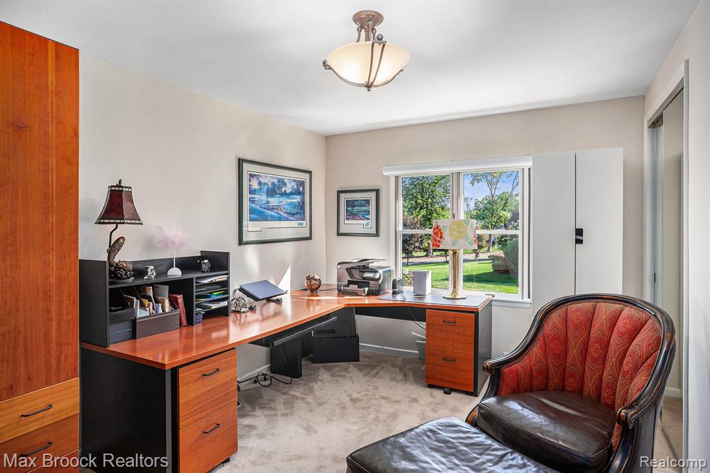855 N Pemberton Road, Bloomfield Hills, MI 48302 — Photo 18