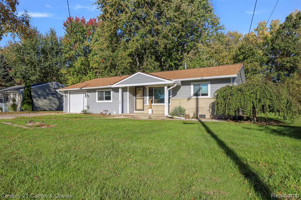201 W Peterson Drive, Brighton, MI 48114