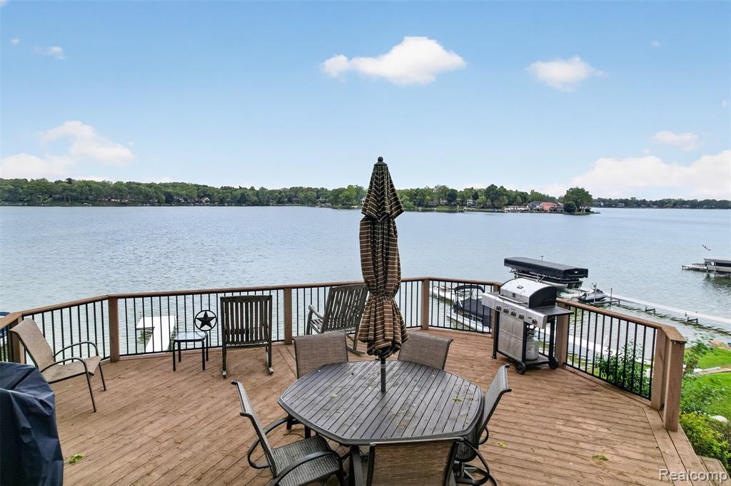 3961 Lakewood Drive, Waterford, MI 48329 — Photo 31