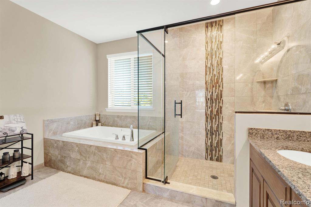 50093 Oakbrooke Drive, New Baltimore, MI 48047 — Photo 34