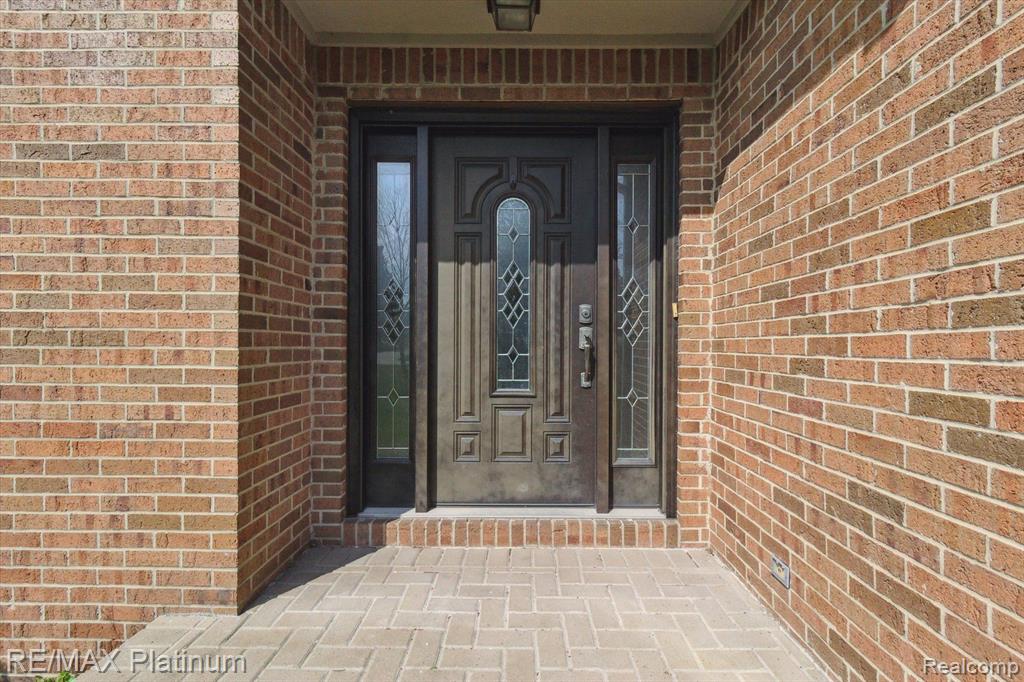5440 BRADFORD Circle, Brighton, MI 48114 — Photo 2