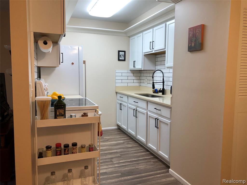 3421 Hillside Drive, 24, Royal Oak, MI 48073 — Photo 5