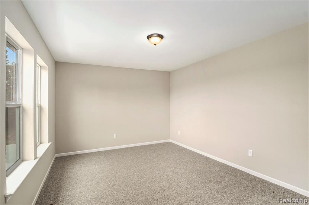 5499 SITKA Street, Burton, MI 48519 — Photo 3