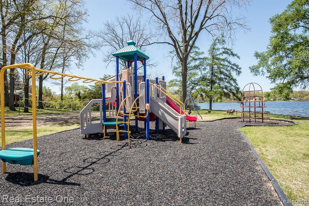7311 BISCAYNE Court, White Lake, MI 48383 — Photo 48