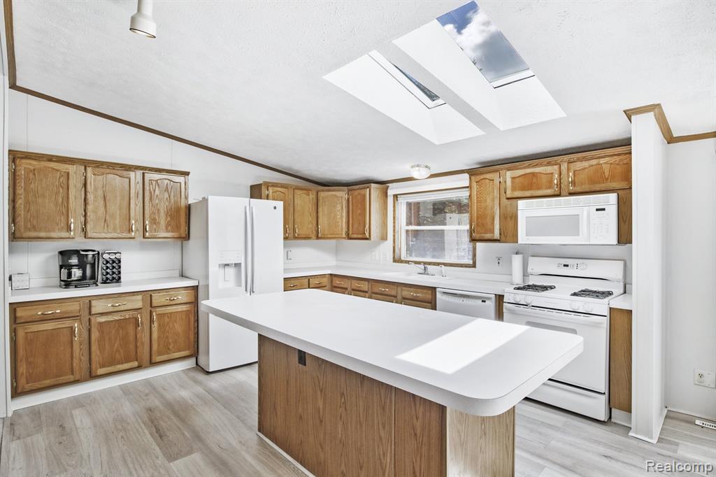 917 E HOADLEY Street, MI 49802 — Photo 8